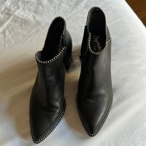 Seychelles ancle boots size 9 color black